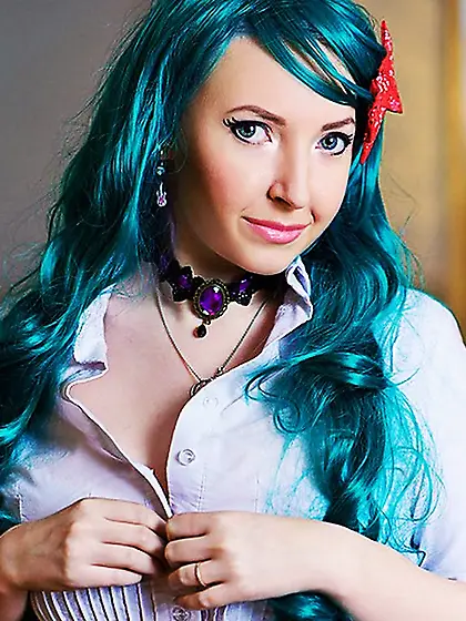 White teen pink hair