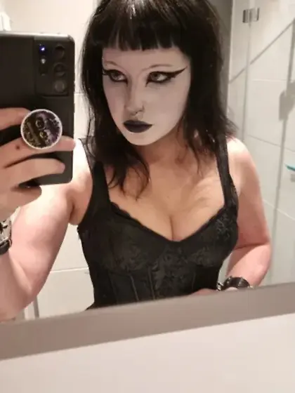 Dutch Goth Girl with great tits