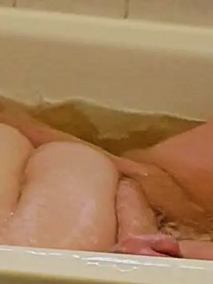 Ines beim baden u.  onanieren