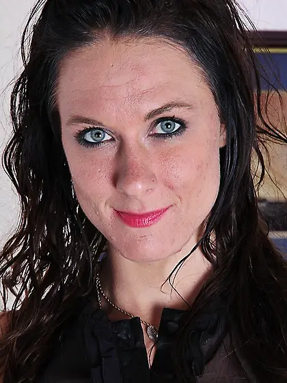 Seductive mature milf jams