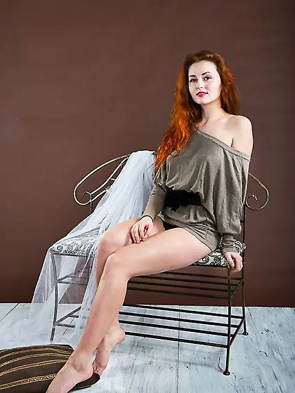 Posh red-haired seductress spreads her pussy posing naked on the