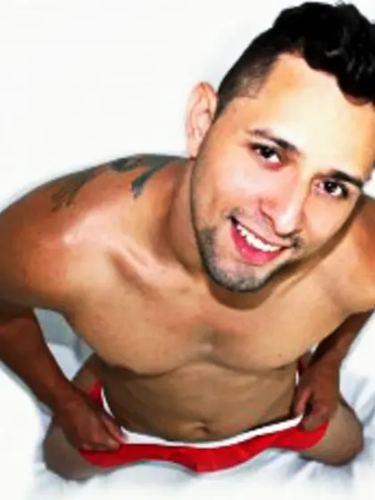 Brunette Damiangrey.