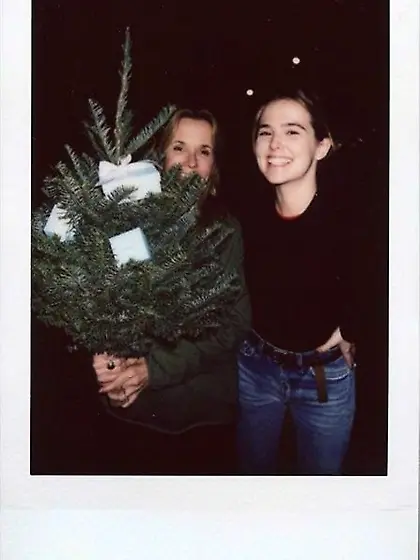 Lea Thompaon and Zoey Deutch - Christmas