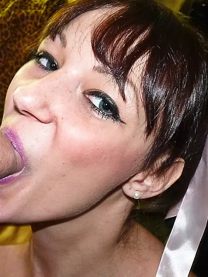 Deutsche Schlampe Jeanette in Schulmädchen Dessou