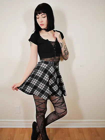 Brunette's hole is a public domain now as she lifts legs opening