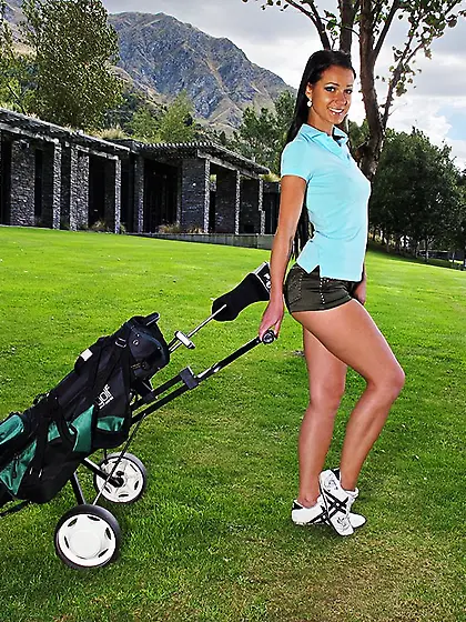 Czech round ass skinny brunette milf