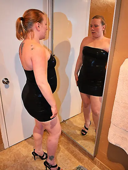 Busty ponytailed blonde mom