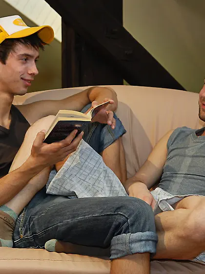 Twink cap stretching dudes