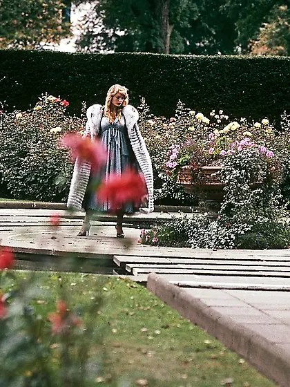 Steaming hot brunette reveals