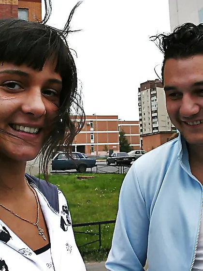 Amateur chick gets in the pickups artist's car and starts suckin