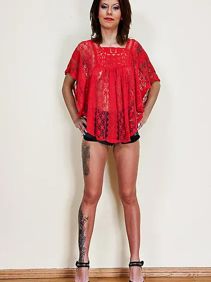 Tourists photos slave show