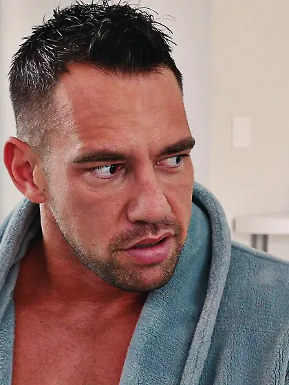 Slim brunette enjoys pussy