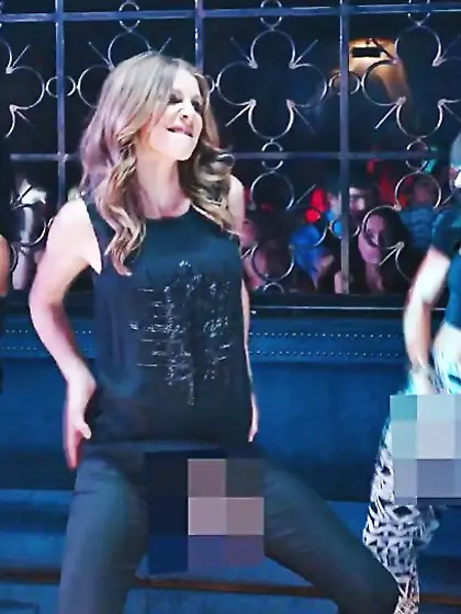 Sarah Chalke WHIPS HER SHAFT OUT!!!