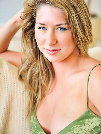 Lina FTV in sexy short skirt spreads her legs to get her shaved