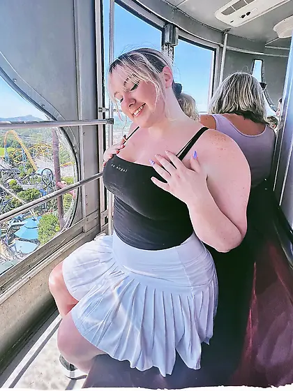 Thick PAWG slut Anna craves male attention