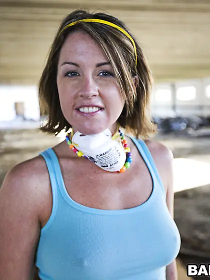 Nikki Anne takes all of her clothes for the camera and shows us