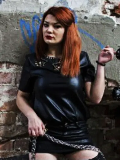 Redhead hottiesophie perform smoking