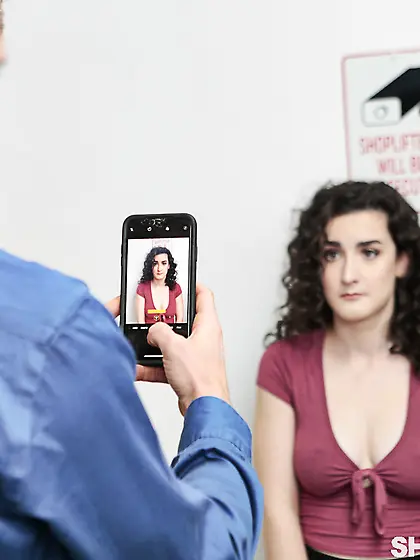 Lyra Lockhart takes Mike Mancini's cock deep