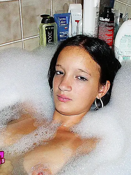 Nude girlfriend in the