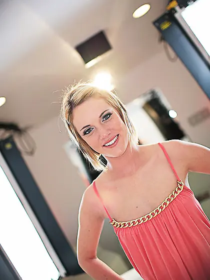 Girl Ashlyn Allure gets the face covered with cum after the wild