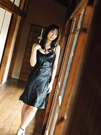 Charming Asian babe Ai Takeuti is demonstrating her perfect ling