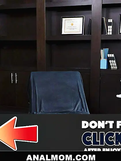 Gorgeous MILF fucks horny patient 