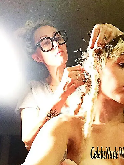 Miley Cyrus Sexy Selfies