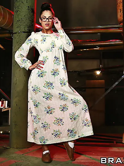 Professional deepthroat tattooed brunette