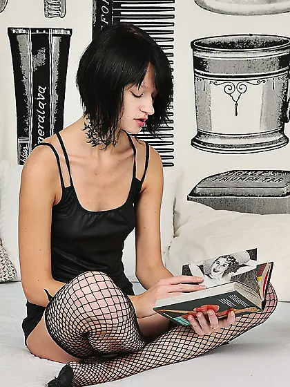 Nova Black appearance radiates