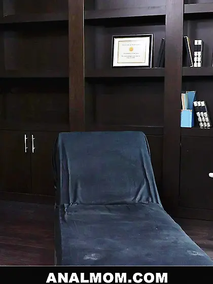 Lady doc does not remain professional 