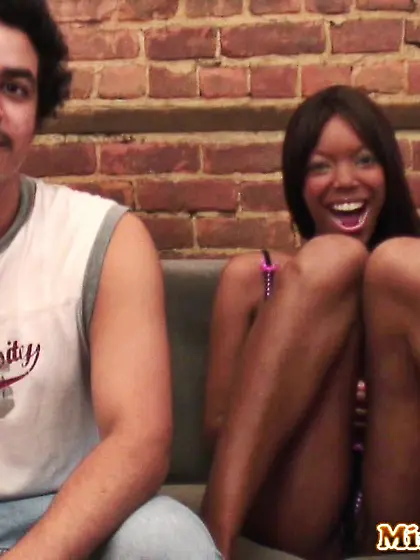 Ebony babe Minnie sucking big cock