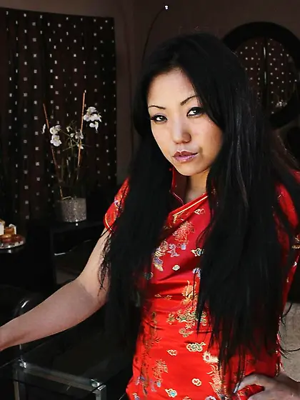Sexy Asian model Kaiya Lynn is in the mood for some oral sex dee