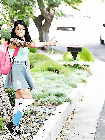 For free ride enticing Latina babe has to suck and ride driver's