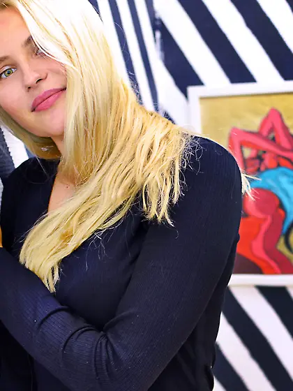 19yo teen green eyes girl