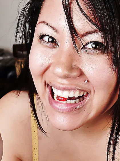 Sexy ass brunette amateur