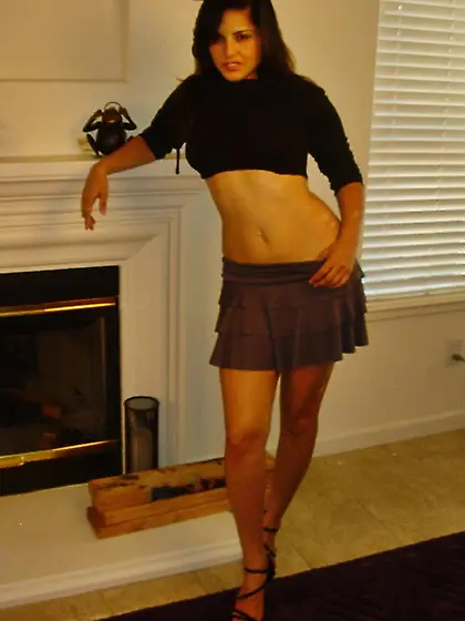 Sunny Leone takes her little skirt off and then fingers her hung