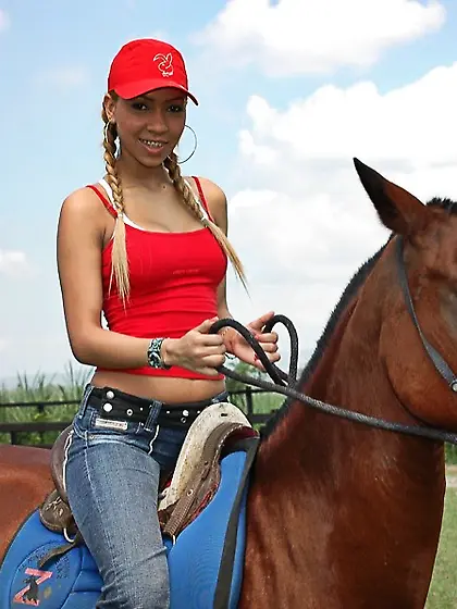 Handsome tanned brunette Tania Spice stripping and reveling big