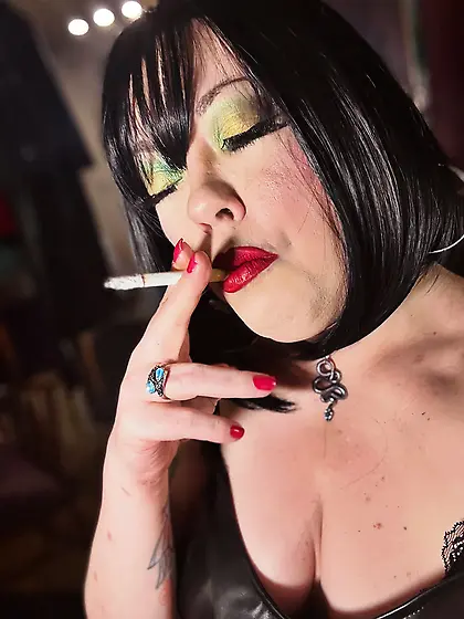 Tina Snua Selfies #102