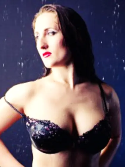 Brunette xxxarinax perform anal