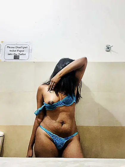 Srilankan girl blue panty bra nipple pop out