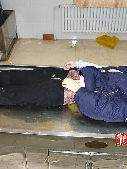 Belle femme morte en doudoune