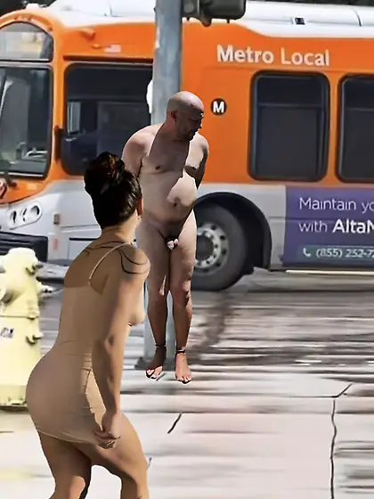 Amarrado desnudo cfnm publico