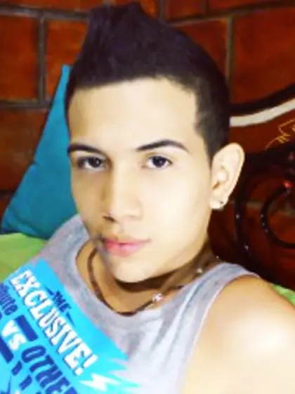 Brunette andy perform anal