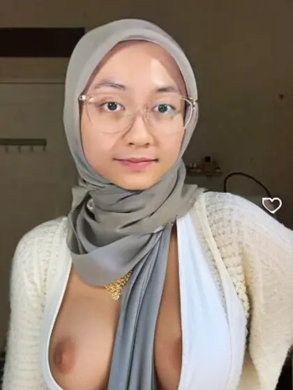 Drg Caca pornstar muslimah indo