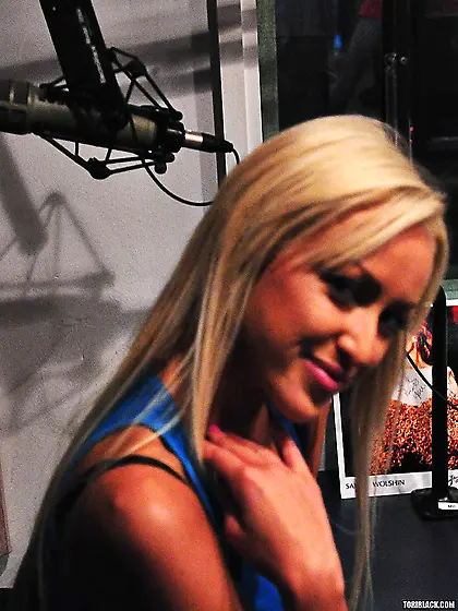 Behind the scenes with Tori Black and busty blondes Kagney Linn