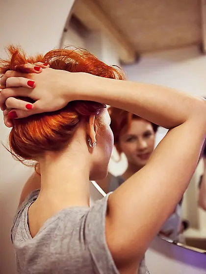 Short-haired redhead takes off her cyan-colored lingerie on cam