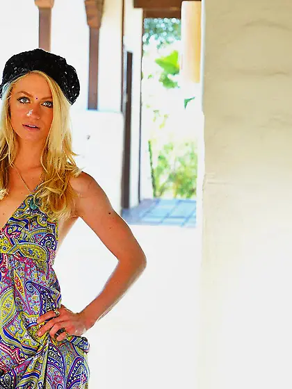 Playful blonde chick Bella Bends teasing with the erected nipple