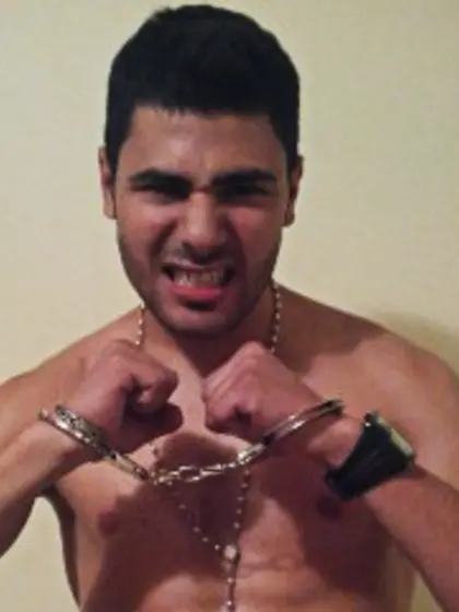 Brunette master king perform