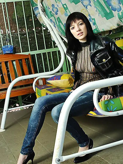 Ghostly pale brunette exposing her ass and displaying her legs V