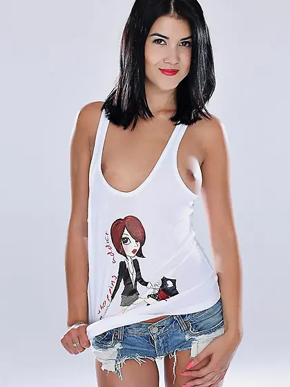 A new lady on the Watch4Beauty scene.  Get ready for Lady Dee.  Sh